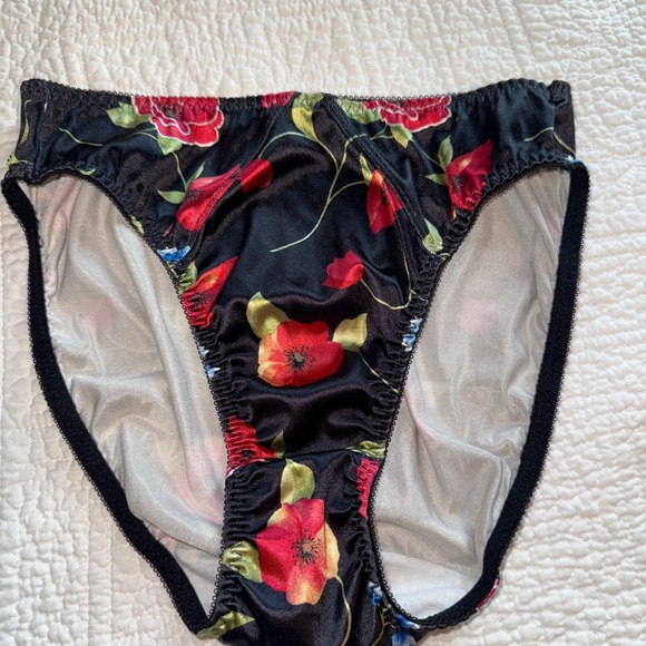 Delicates vintage satin panties - Picture 1 of 4